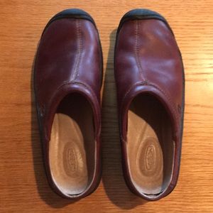 Keen Women’s leather clogs size 7.5
